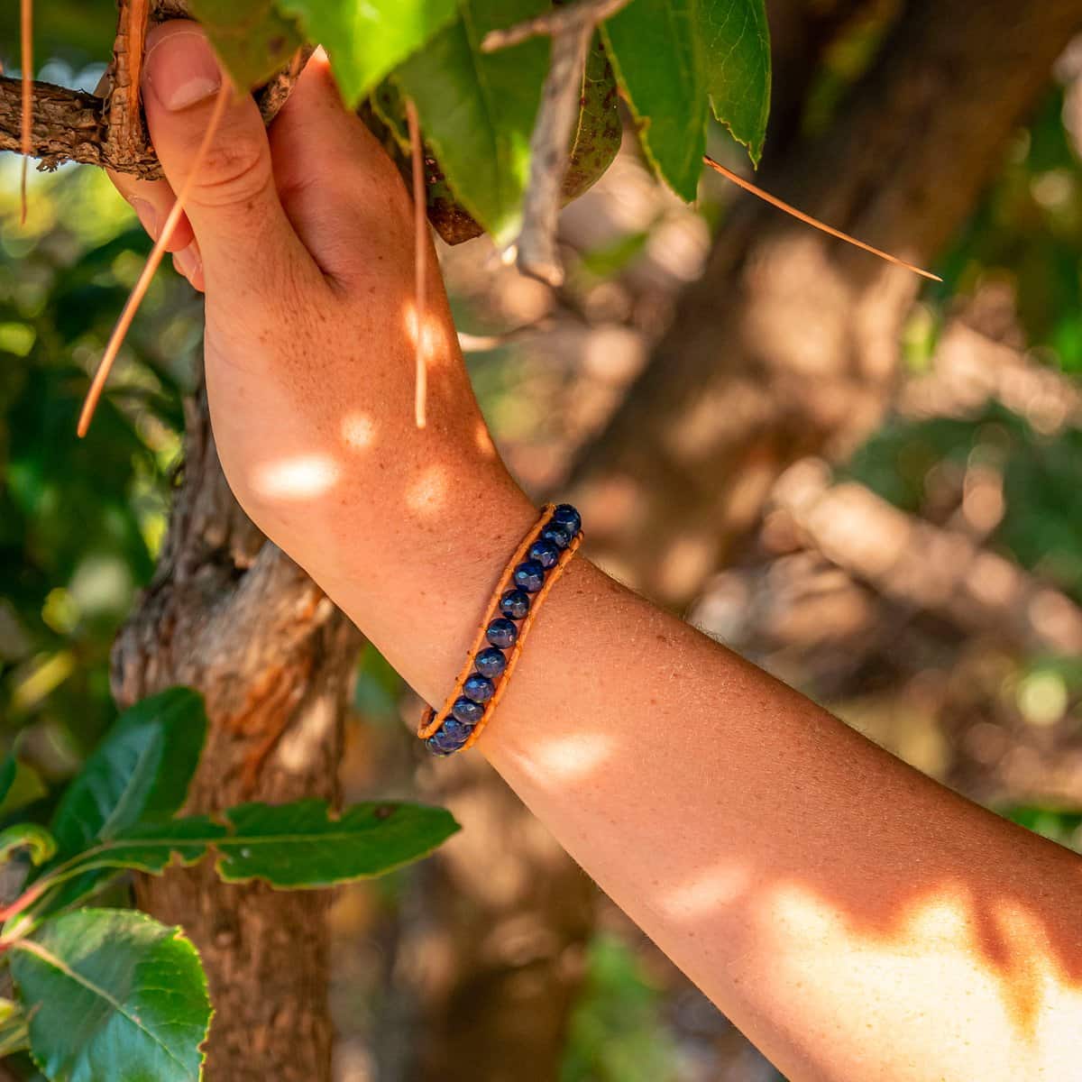 Bracelet IOMAS en pierres naturelles lapis lazuli et cuir - SLOYA